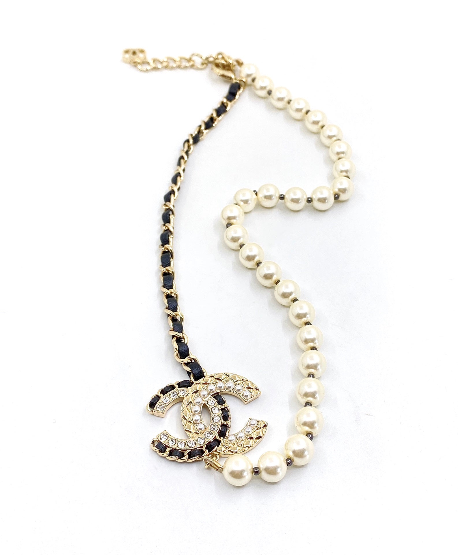 18K  Chanel Leather Pearls Necklace
